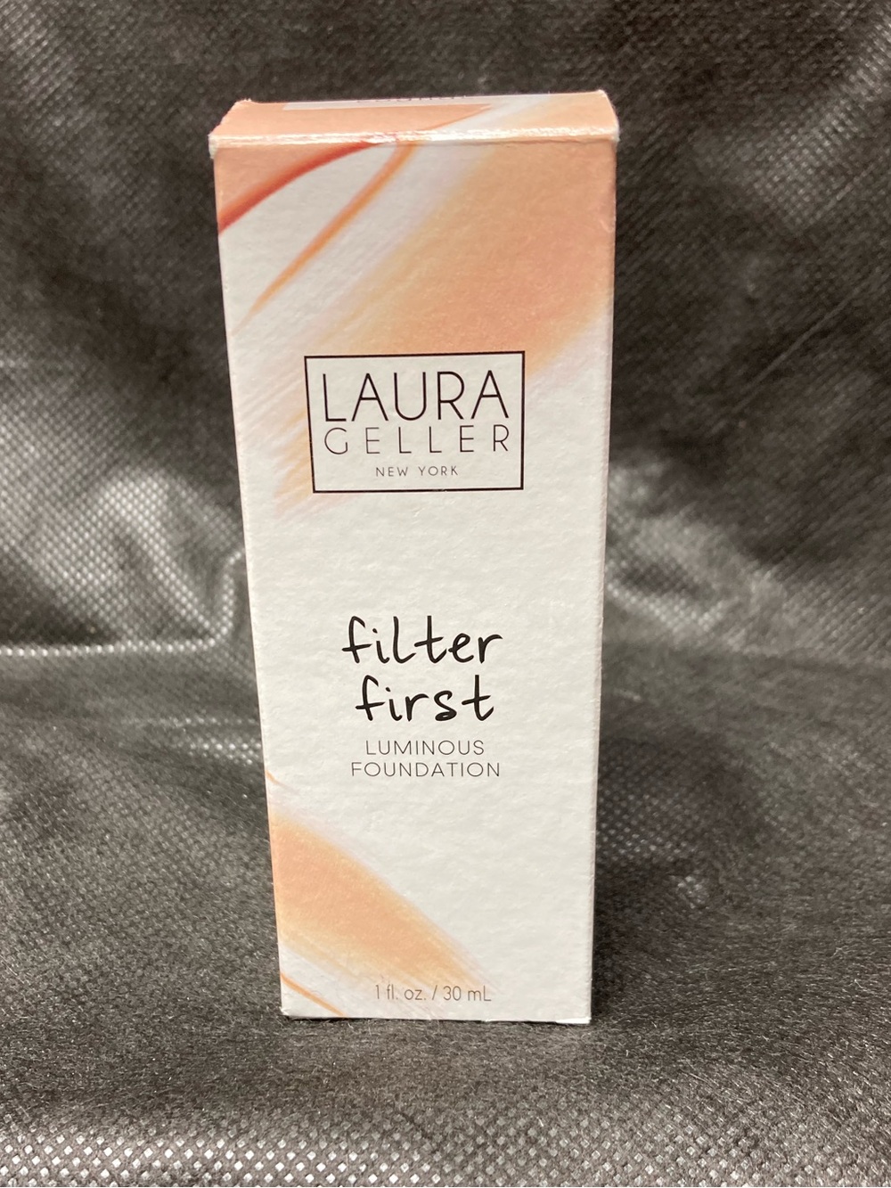 Laura Geller Luminous Foundation in Peach-White Box
